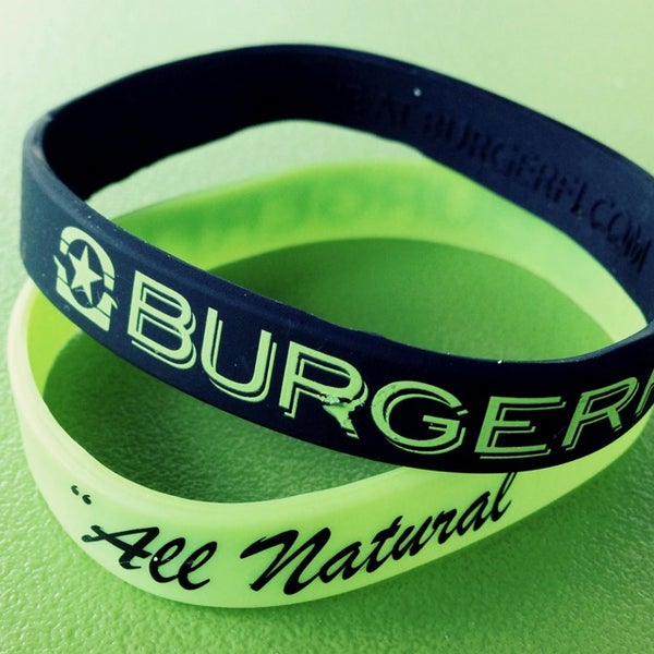 Foto diambil di BurgerFi oleh Paul D. pada 8/1/2013