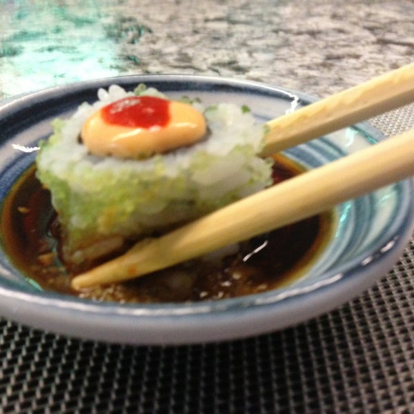 Foto tirada no(a) Tiquismiquis Gastrobar&amp;Sushi por Rocío G. em 6/5/2013