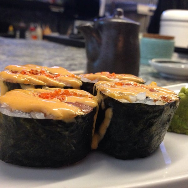 Foto tirada no(a) Tiquismiquis Gastrobar&amp;Sushi por Rocío G. em 2/7/2014