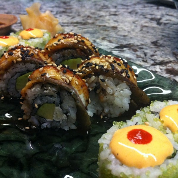 รูปภาพถ่ายที่ Tiquismiquis Gastrobar&amp;Sushi โดย Rocío G. เมื่อ 1/28/2013