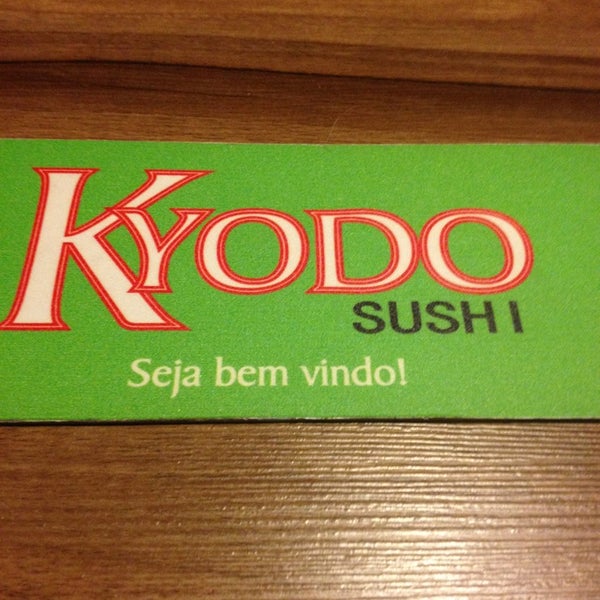 รูปภาพถ่ายที่ Kyodo Sushi โดย Luiz S. เมื่อ 12/17/2012