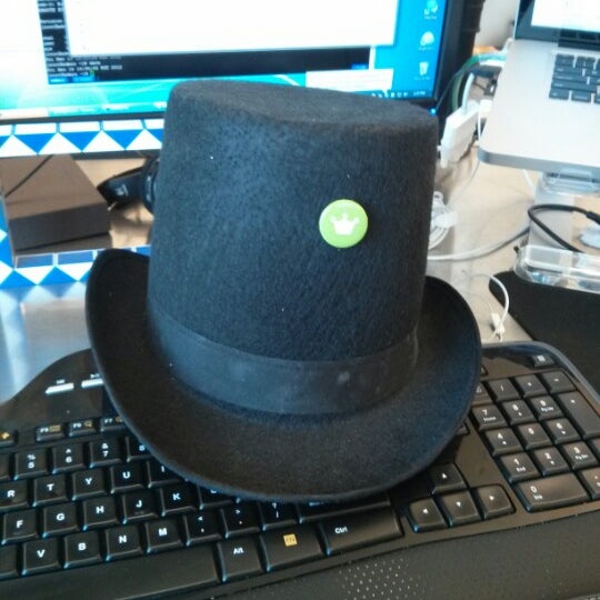 New year's resolution #32: Wear the Mayor's hat at least once every day :D