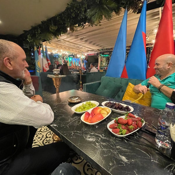Das Foto wurde bei Ali Baba Restaurant &amp; Nargile von Serkan I. am 4/9/2022 aufgenommen