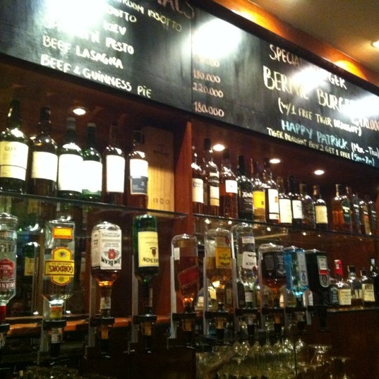 Photo taken at The Dublin Gate Irish Pub by Pearl N. on 11/10/2012