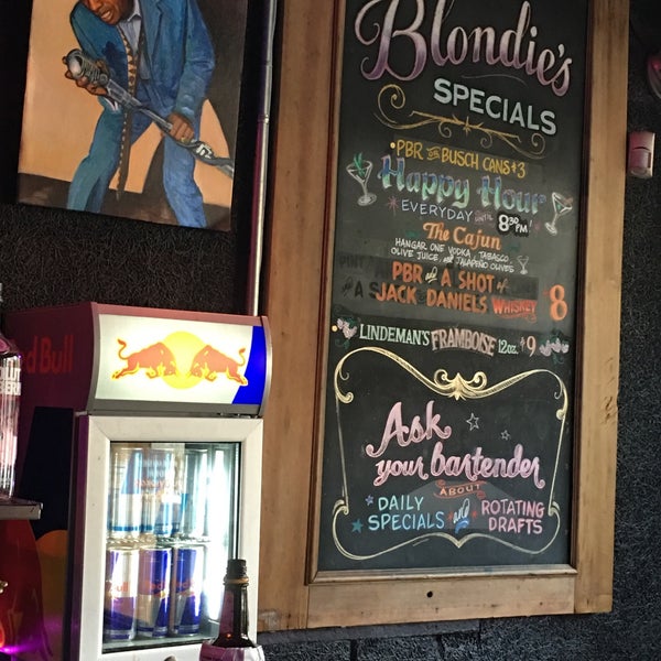 10/28/2016 tarihinde Rachael L.ziyaretçi tarafından Blondie&#39;s Bar'de çekilen fotoğraf