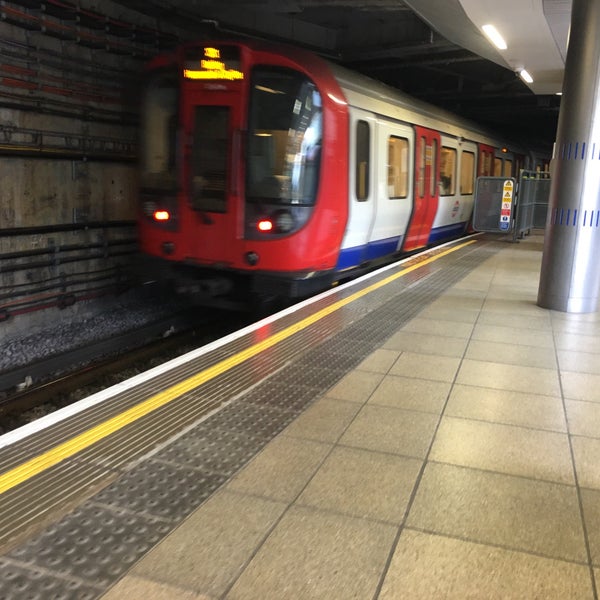 Foto tirada no(a) Paddington London Underground Station (Hammersmith &amp; City and Circle lines) por Steve K. em 10/12/2017