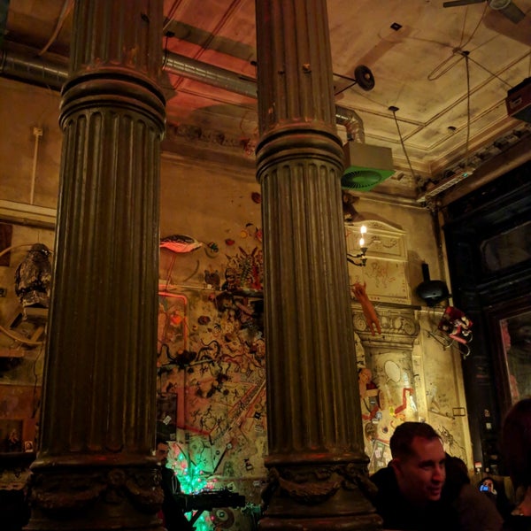 1/10/2020 tarihinde Gergely J.ziyaretçi tarafından Csendes Vintage Bar &amp; Cafe'de çekilen fotoğraf