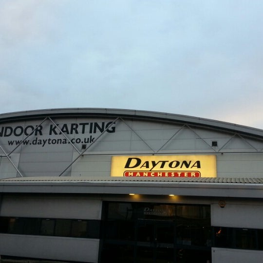 Foto tirada no(a) Daytona Indoor Karting por Varohthini M. em 12/18/2012