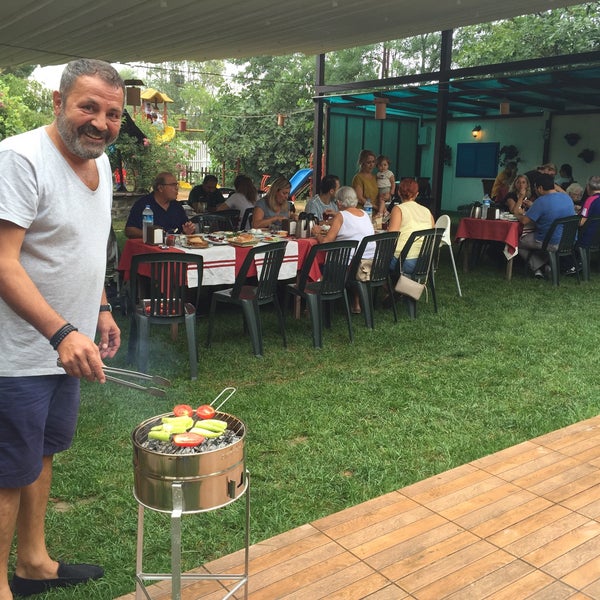 Foto tomada en Markabahçe Et &amp; Mangal Kahvaltı  por Murat A. el 8/21/2016