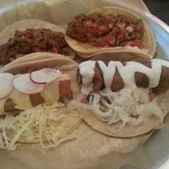 Foto diambil di Dorado Tacos &amp; Cemitas oleh Mercyanne A. pada 1/12/2013