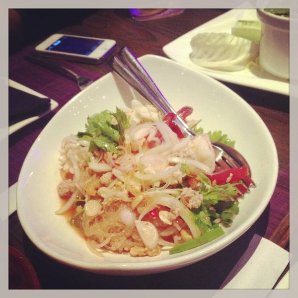5/30/2013にBritney N.がKoh Thai Restaurant &amp; Loungeで撮った写真