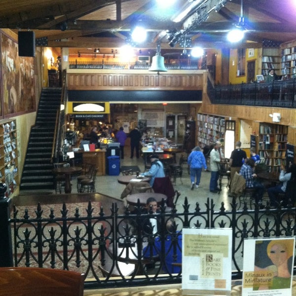 1/4/2013 tarihinde Alexander P.ziyaretçi tarafından Midtown Scholar Bookstore'de çekilen fotoğraf