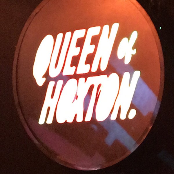 Foto tirada no(a) Queen of Hoxton por Jamie W. em 5/22/2017