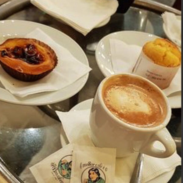 Foto scattata a Café A Brasileira da Fernanda il 12/15/2018