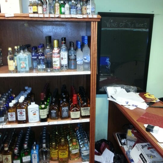 Foto diambil di 111 Lex Wine &amp; Liquors oleh Nico H. pada 2/3/2013