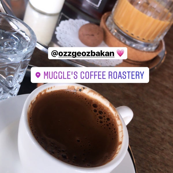 Снимок сделан в Muggle’s Coffee Roastery Özlüce пользователем ყs 7/17/2019