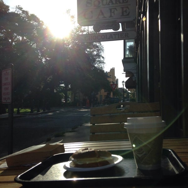 8/25/2014 tarihinde Abdullah N.ziyaretçi tarafından Wright Square Café'de çekilen fotoğraf