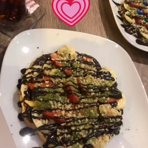 Photo taken at Ortaköy Kumpir &amp; Waffle by Tülay on 2/2/2019