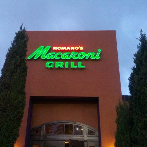 Photo taken at Romano&#39;s Macaroni Grill by Stephen B. on 4/1/2013