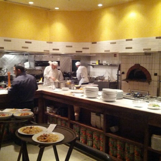 Photo taken at Romano&#39;s Macaroni Grill by Stephen B. on 10/15/2012