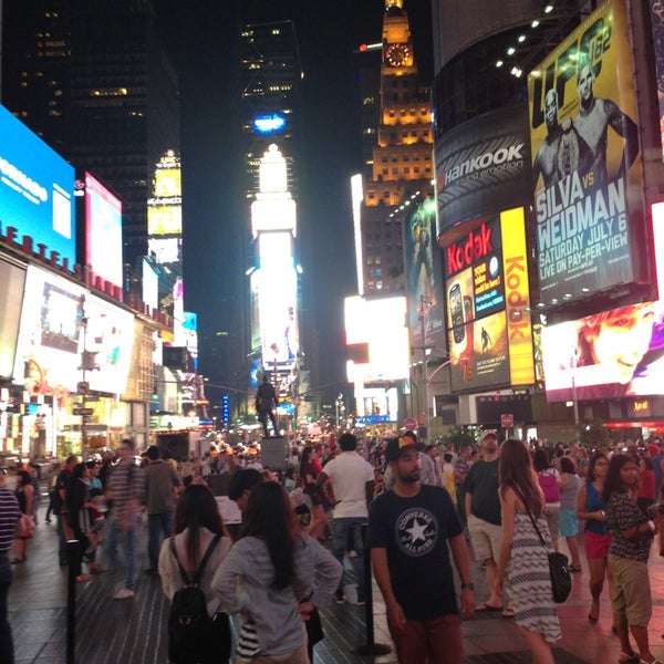 6/27/2013 tarihinde Rosalio V.ziyaretçi tarafından Broadway @ Times Square Hotel'de çekilen fotoğraf