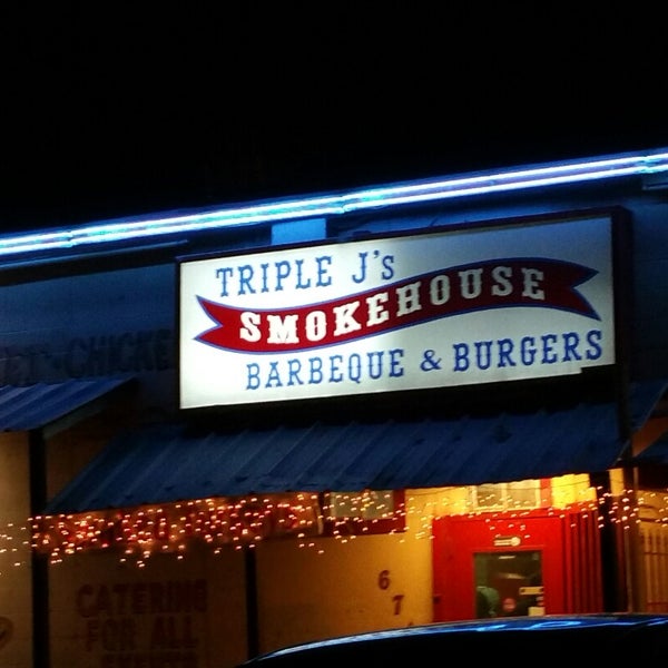 Foto tirada no(a) Triple J&#39;s Smokehouse por Tscherina T. em 11/27/2014