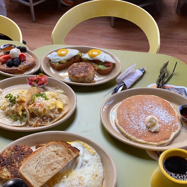 Photo taken at Snooze, an A.M. Eatery by Abdullah M. on 11/15/2021