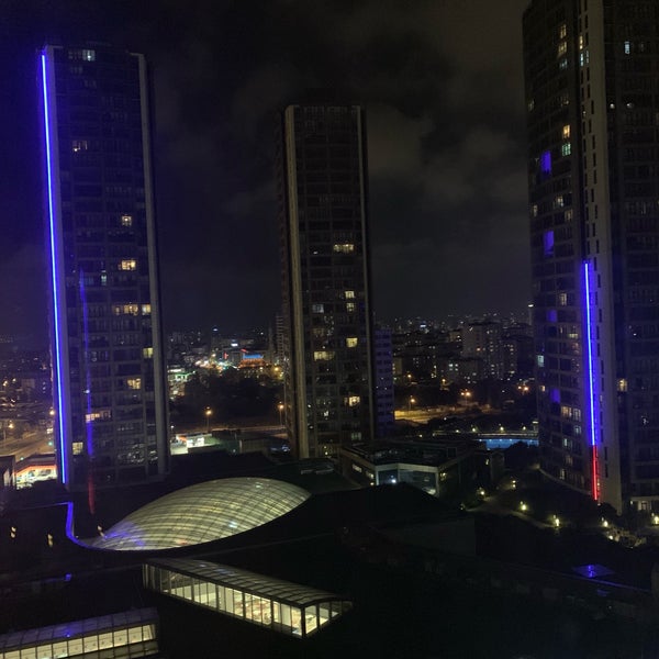 Photo taken at DoubleTree by Hilton Istanbul Atasehir Hotel &amp; Conference Centre by isa on 8/26/2019