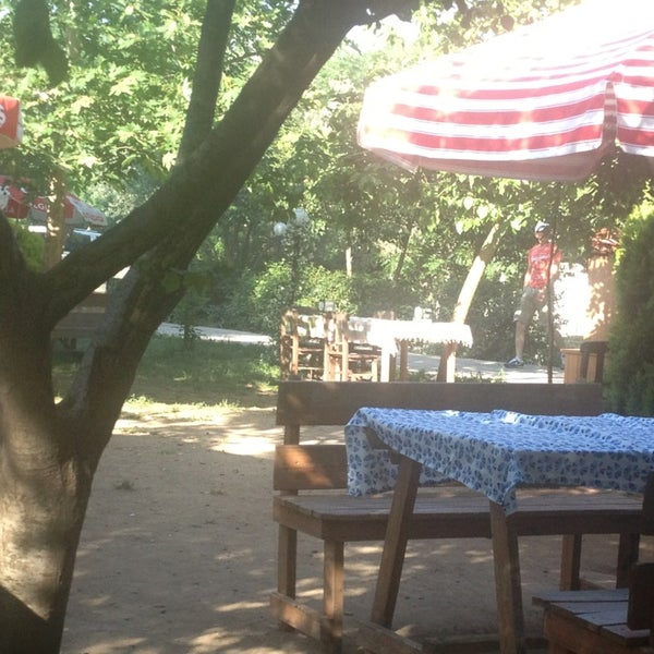 รูปภาพถ่ายที่ Çim Kahvaltı &amp; Mangal Bahçesi โดย Esin ş. เมื่อ 5/19/2013