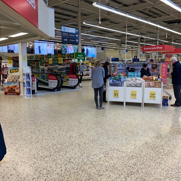 Tesco Extra Supermarket in Aberdeen