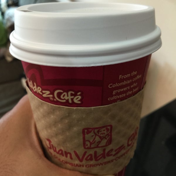 รูปภาพถ่ายที่ Juan Valdez Café โดย Gus S. เมื่อ 12/1/2015