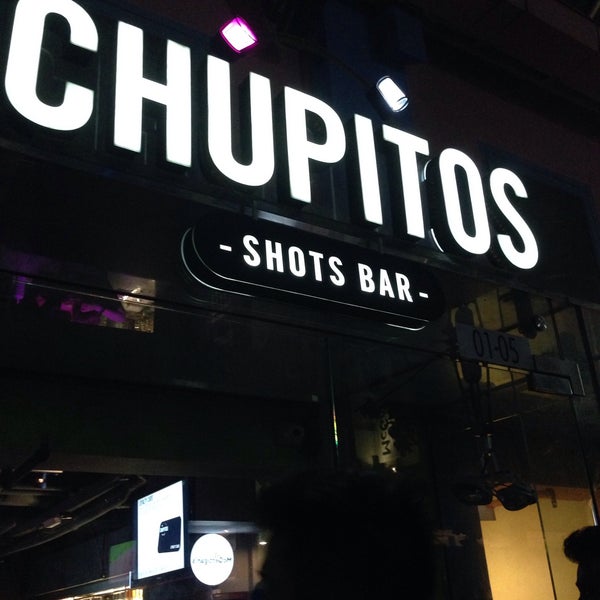 รูปภาพถ่ายที่ The Chupitos Bar โดย MoONoI E. เมื่อ 8/26/2015