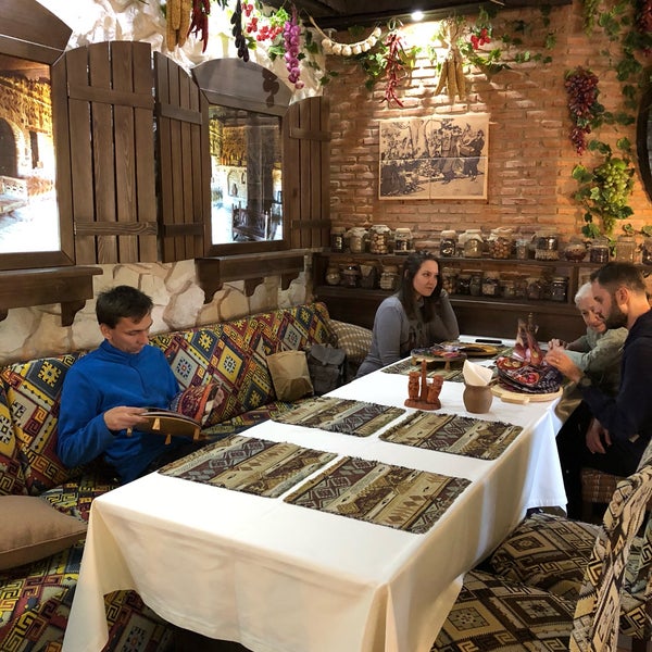 академия кавказской кухни в порошино. академия кавказской кухни киров. кафе академия кавказской кухни киров. академия кавказской кухни киров. зал эльбрус академия кавказской кухни киров.