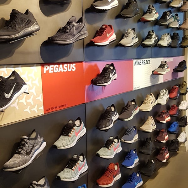 Galleta instante Fortalecer Nike Store - Russafa - Valencia, Comunidad Valenciana