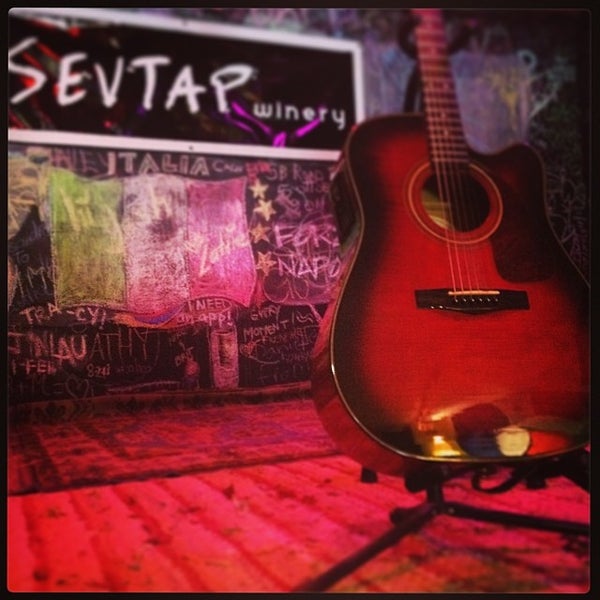 รูปภาพถ่ายที่ Sevtap Tasting Room โดย Ertugrul S. เมื่อ 12/15/2013