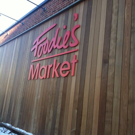 Foto tirada no(a) Foodie&#39;s Urban Market por Connie C. em 1/3/2013