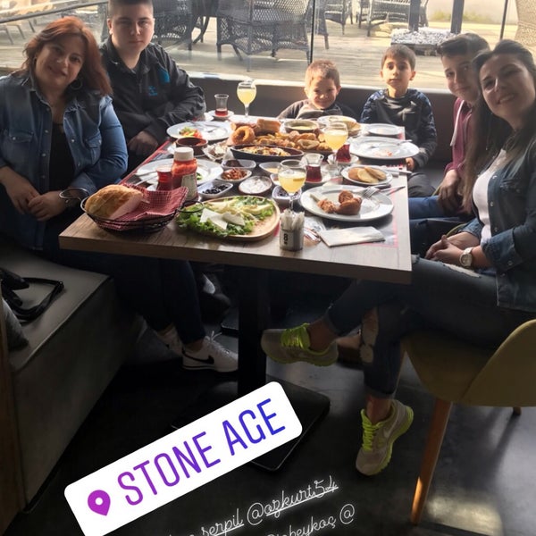 Снимок сделан в Stone Age Cafe &amp; Restaurant пользователем Ades K. 2/3/2019