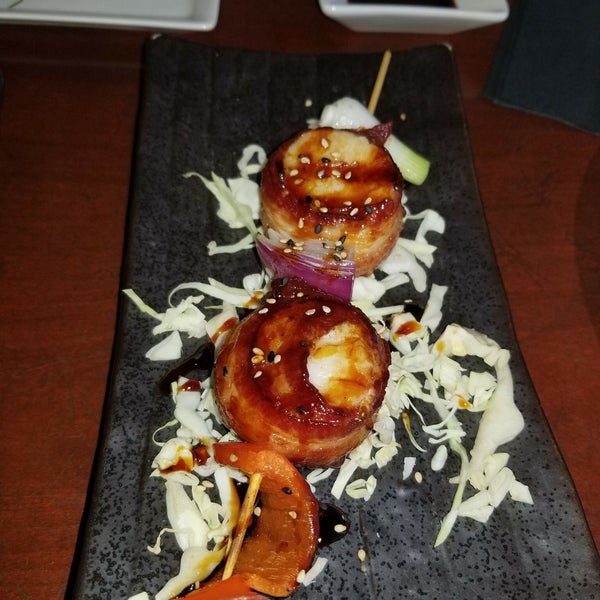 Service was stellar. A-plus! The food was fresh AF and had a great presentation.Our server Heidi was knowledgeable , attentive and polite. Great spot for date night. Try the bacon wrapped scallops.