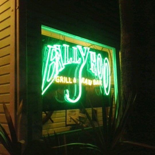 Foto scattata a Ballyhoo Grill da Leslie M. il 12/9/2012