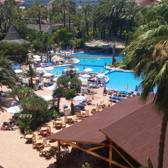 Photo taken at Hotel Best Tenerife by Kristina K. on 5/27/2014
