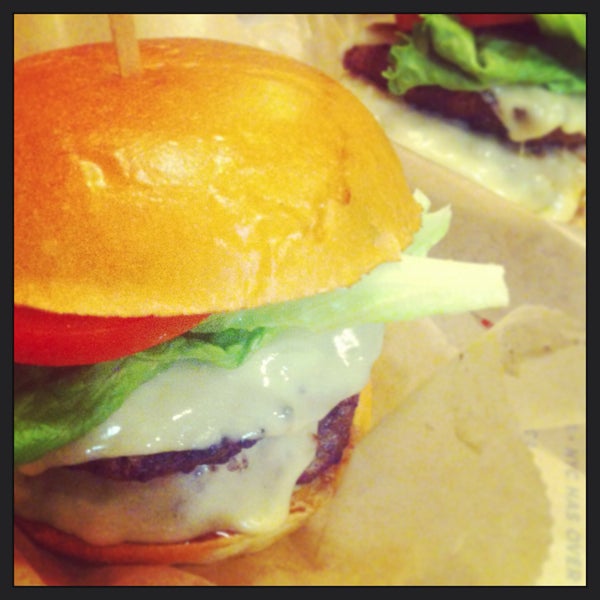 Foto scattata a New York Burger Co. da Olesya M. il 5/11/2013