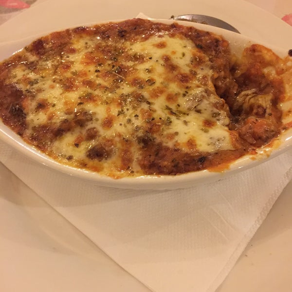 10/29/2017 tarihinde Lling S.ziyaretçi tarafından Me Famiglia Italian Restaurant'de çekilen fotoğraf