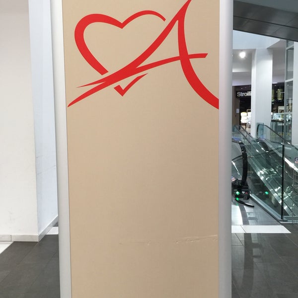 Das Foto wurde bei Centro commerciale Il Cuore Adriatico von Sonia am 1/8/2016 aufgenommen