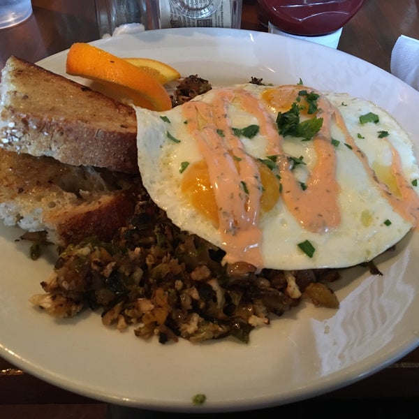 Super yummy veggie hash with sunny side eggs and spicy aioli. Very cute, very welcoming!