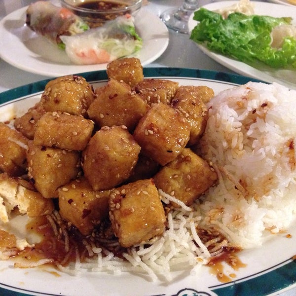 รูปภาพถ่ายที่ Golden Saigon Restaurant โดย Crystal U. เมื่อ 4/7/2014