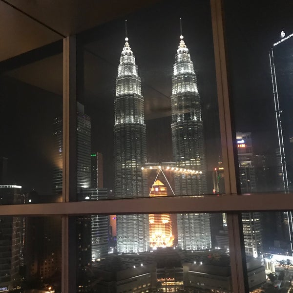รูปภาพถ่ายที่ SkyBar Kuala Lumpur โดย Evgeniy P. เมื่อ 11/6/2019