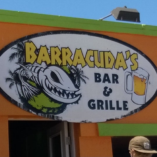 Foto diambil di Barracuda&#39;s Bar &amp; Grill oleh brandon w. pada 4/13/2014