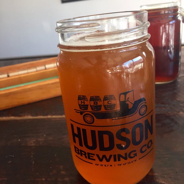 9/19/2016 tarihinde Mallory N.ziyaretçi tarafından Hudson Brewing Company'de çekilen fotoğraf