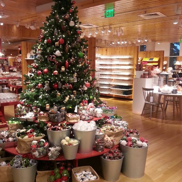 Photo taken at Crate &amp; Barrel by Shea A. on 10/14/2013