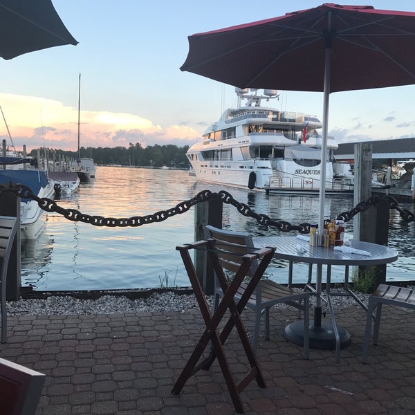 Снимок сделан в Stafford&#39;s Pier Restaurant пользователем Joe M. 7/7/2017